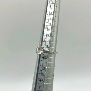 Elegant Silver tone Ring with Cubic Zirconia stone size 7